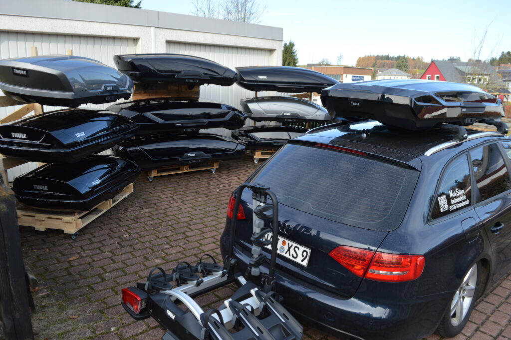 Thule Dachbox auf Fahrzeug